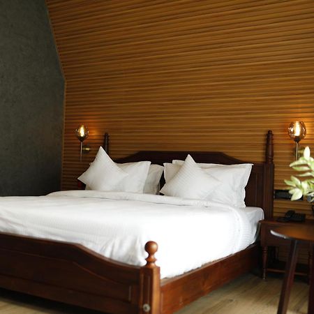 Leela'S 7Th Heaven Resort & Spa Trikunnapuzha Dış mekan fotoğraf