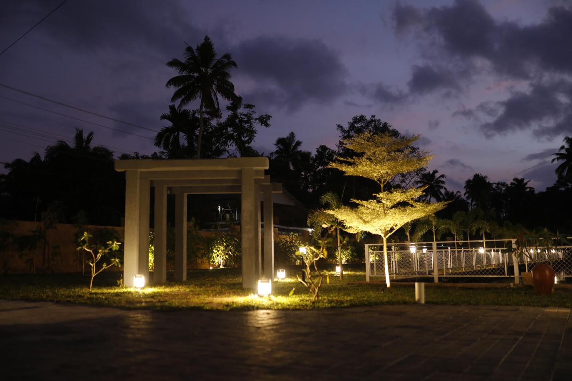 Leela'S 7Th Heaven Resort & Spa Trikunnapuzha Dış mekan fotoğraf